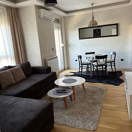 Apartman Dm Belgrado Esterno foto